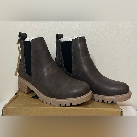 NIB SEVEN 7 FOOTWEAR BILLIE CHELSEA BOOT IN COLOR BRONZE SIZE 9 - Picture 4 of 12